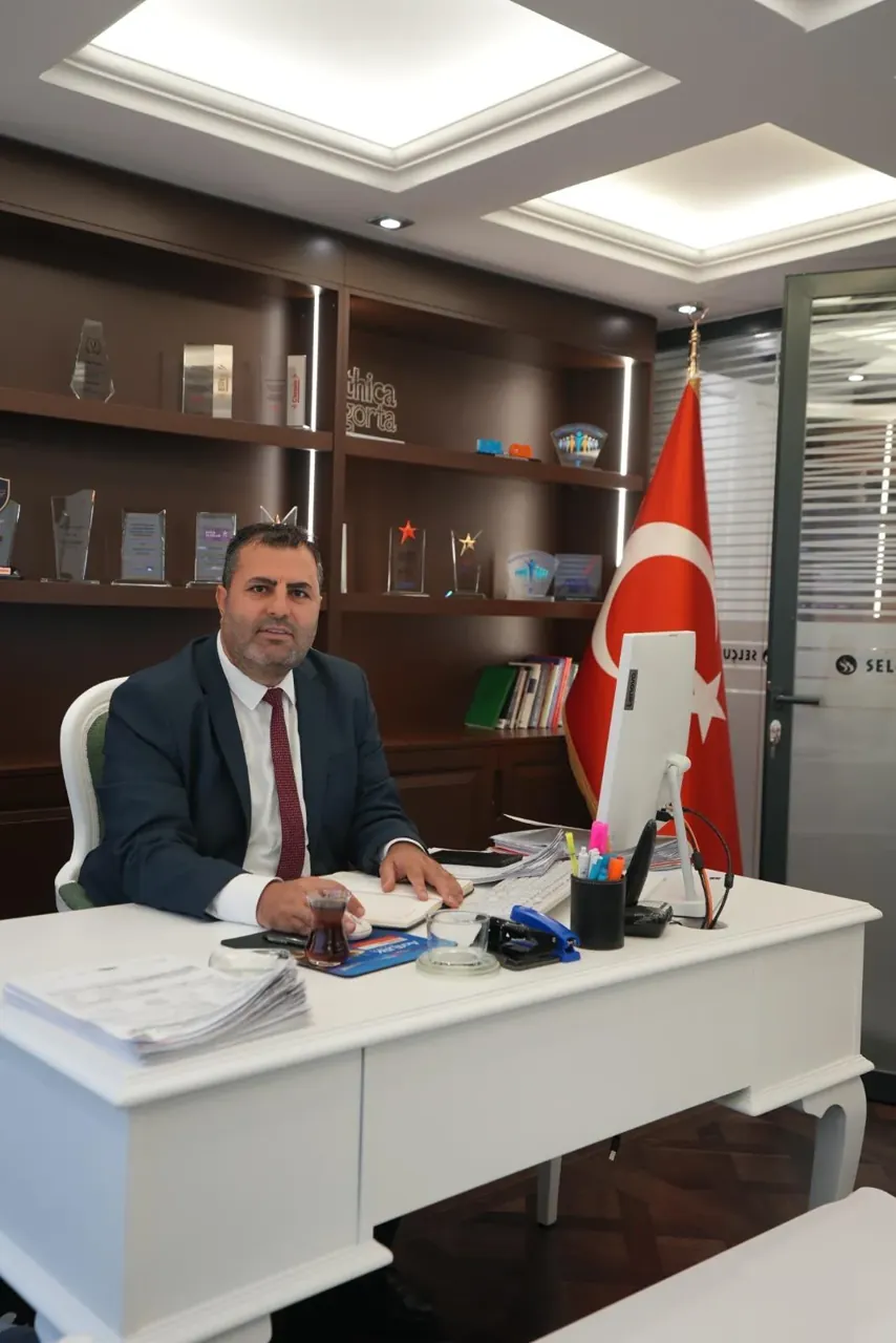 Selçuklu Sigorta kurucusu Ferhat Korkut ofisinde